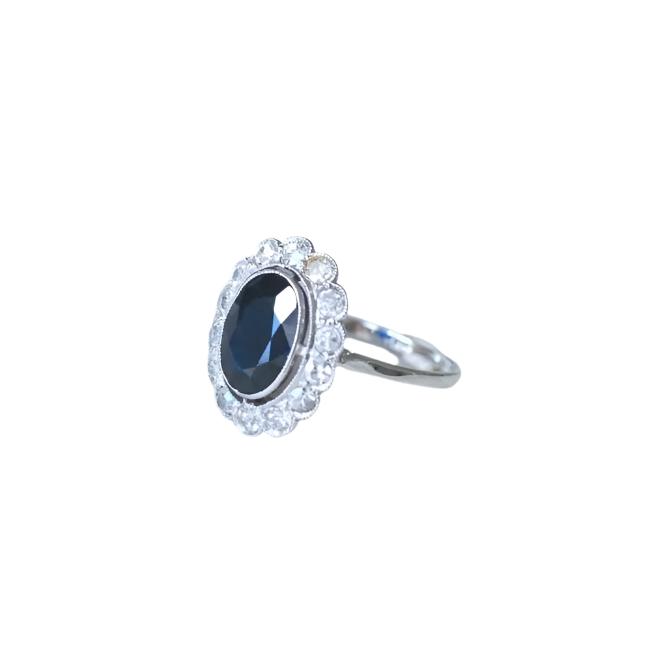 Bague Marguerite Art Deco Saphir Entourage Diamants - Castafiore