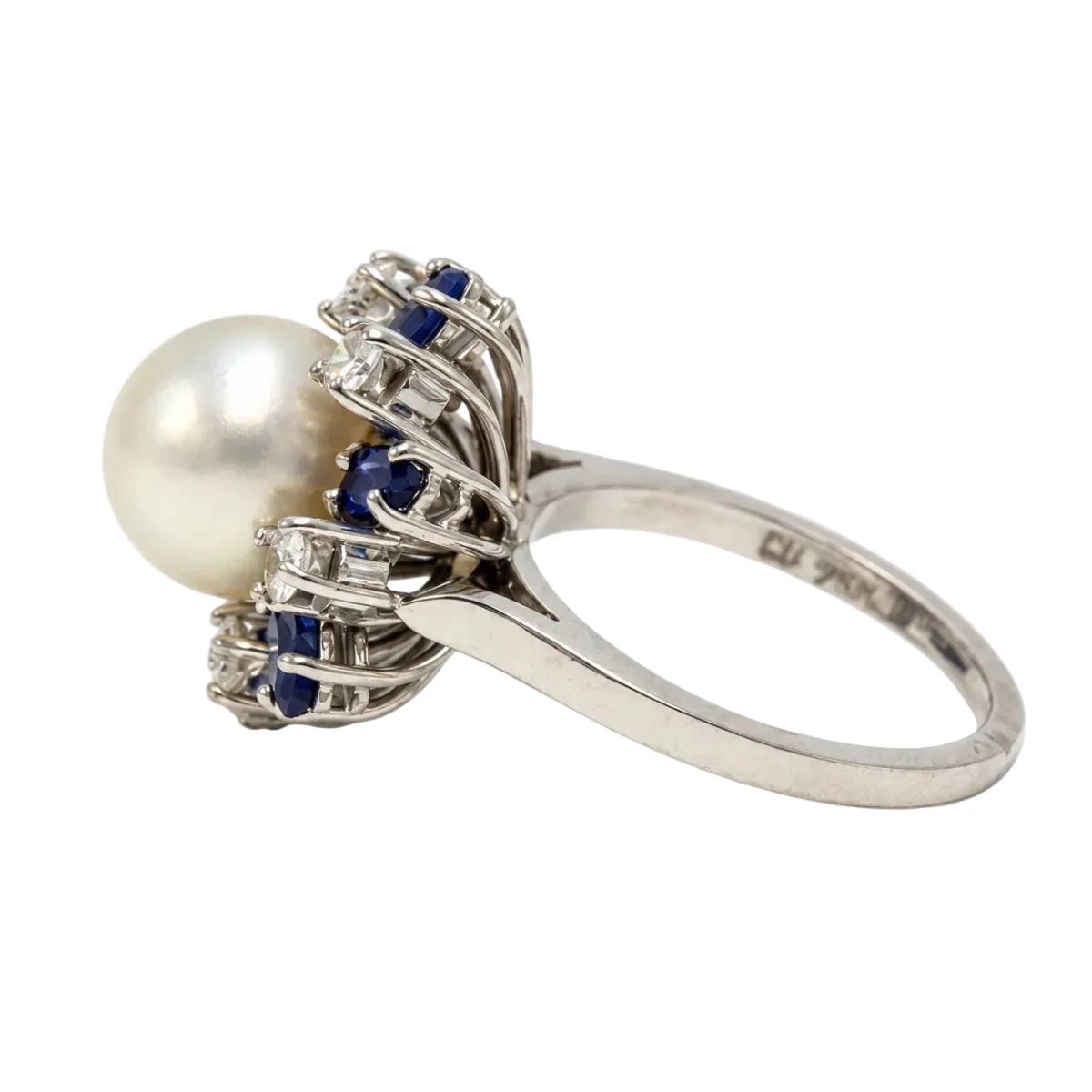 Bague MARGUERITE BUCHERER en or blanc, perle, saphirs et diamants - Castafiore