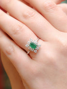 Bague marguerite carrée or blanc émeraude diamants - Castafiore