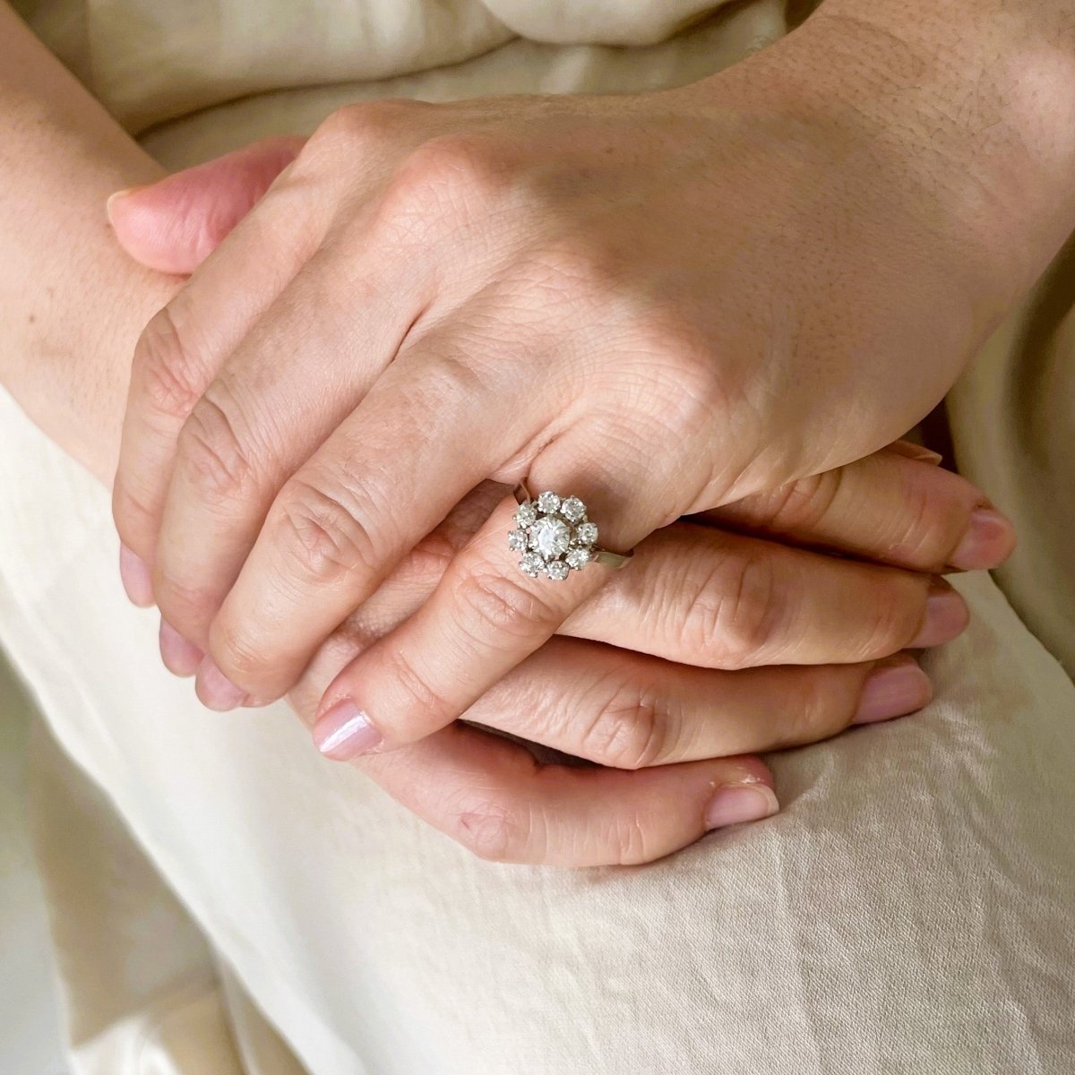Bague Marguerite diamants en or blanc et platine - Castafiore