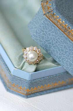 Bague marguerite diamants et perle fine - Castafiore