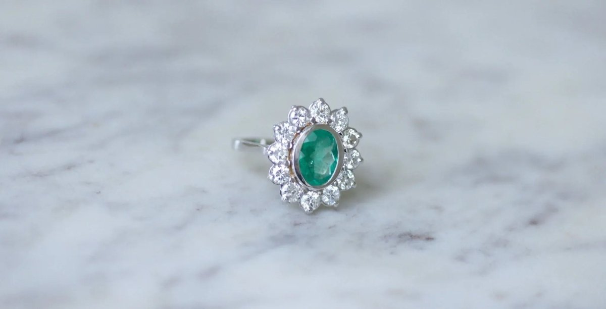 Bague marguerite Emeraude 1.60 Cts et diamants - Castafiore