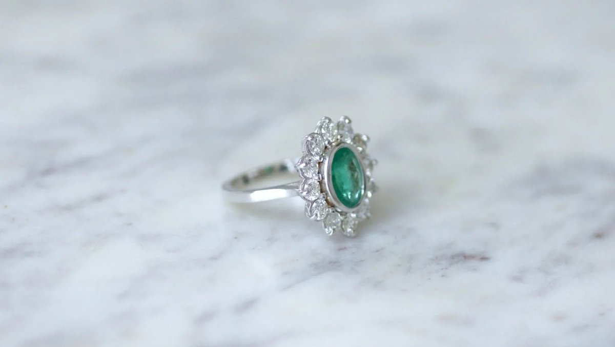 Bague marguerite Emeraude 1.60 Cts et diamants - Castafiore