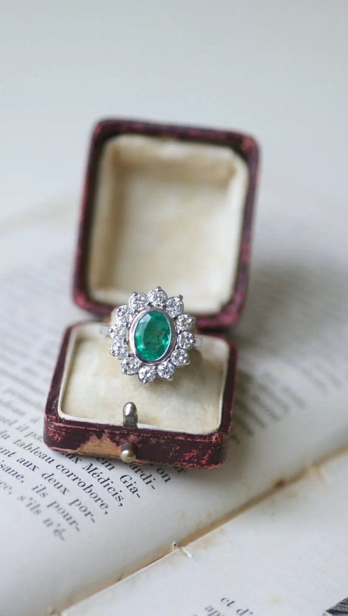 Bague marguerite Emeraude 1.60 Cts et diamants - Castafiore