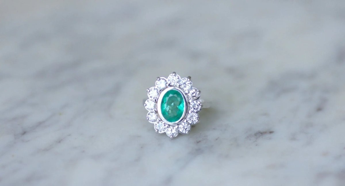 Bague marguerite Emeraude 1.60 Cts et diamants - Castafiore