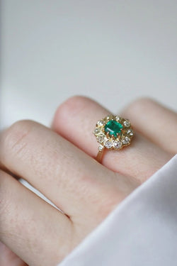 Bague marguerite émeraude et diamants - Castafiore