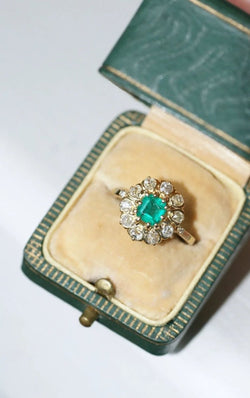 Bague marguerite émeraude et diamants - Castafiore