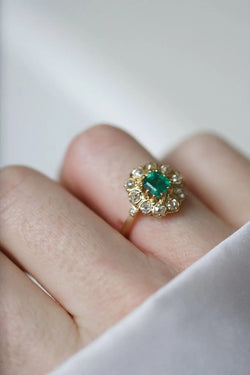 Bague marguerite émeraude et diamants - Castafiore