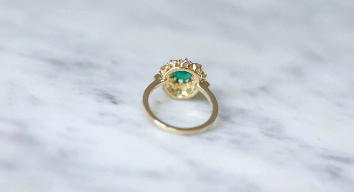 Bague marguerite émeraude et diamants - Castafiore