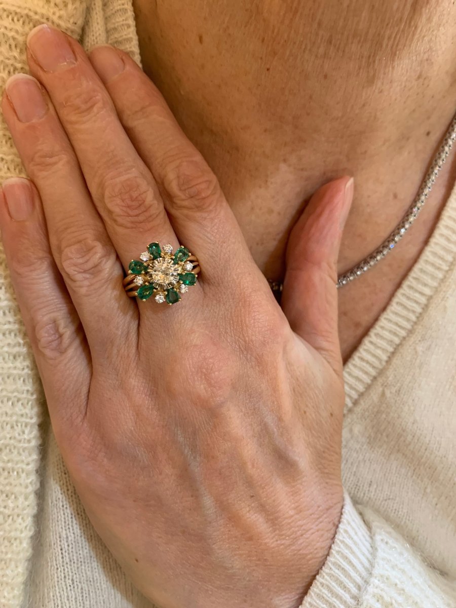 Bague Marguerite Emeraudes Diamants Or Jaune 18 Carats - Castafiore