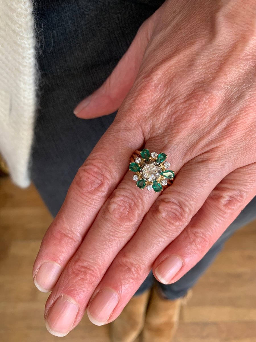 Bague Marguerite Emeraudes Diamants Or Jaune 18 Carats - Castafiore