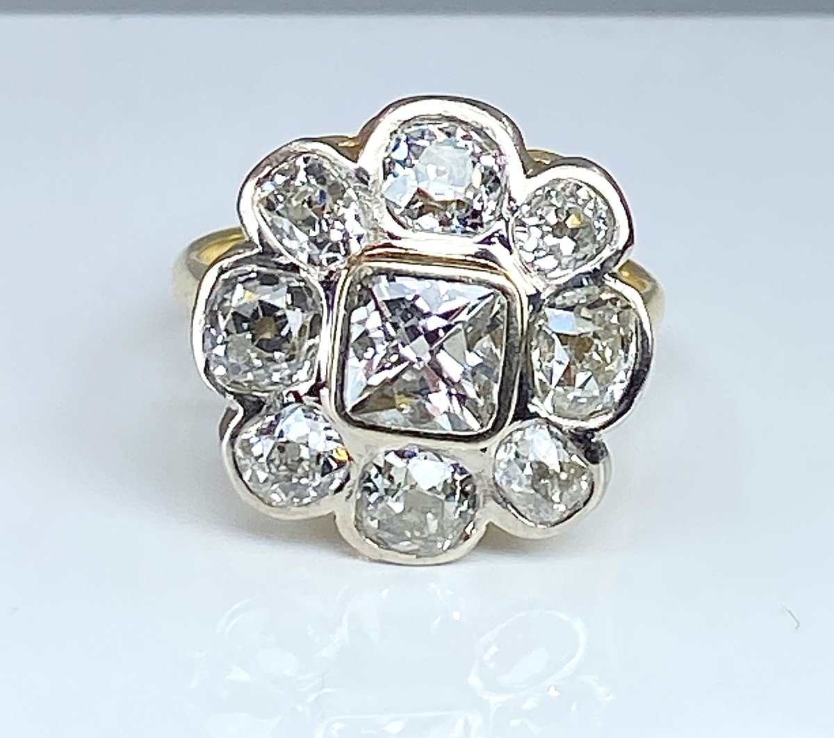 Bague marguerite en deux ors et diamants - Castafiore