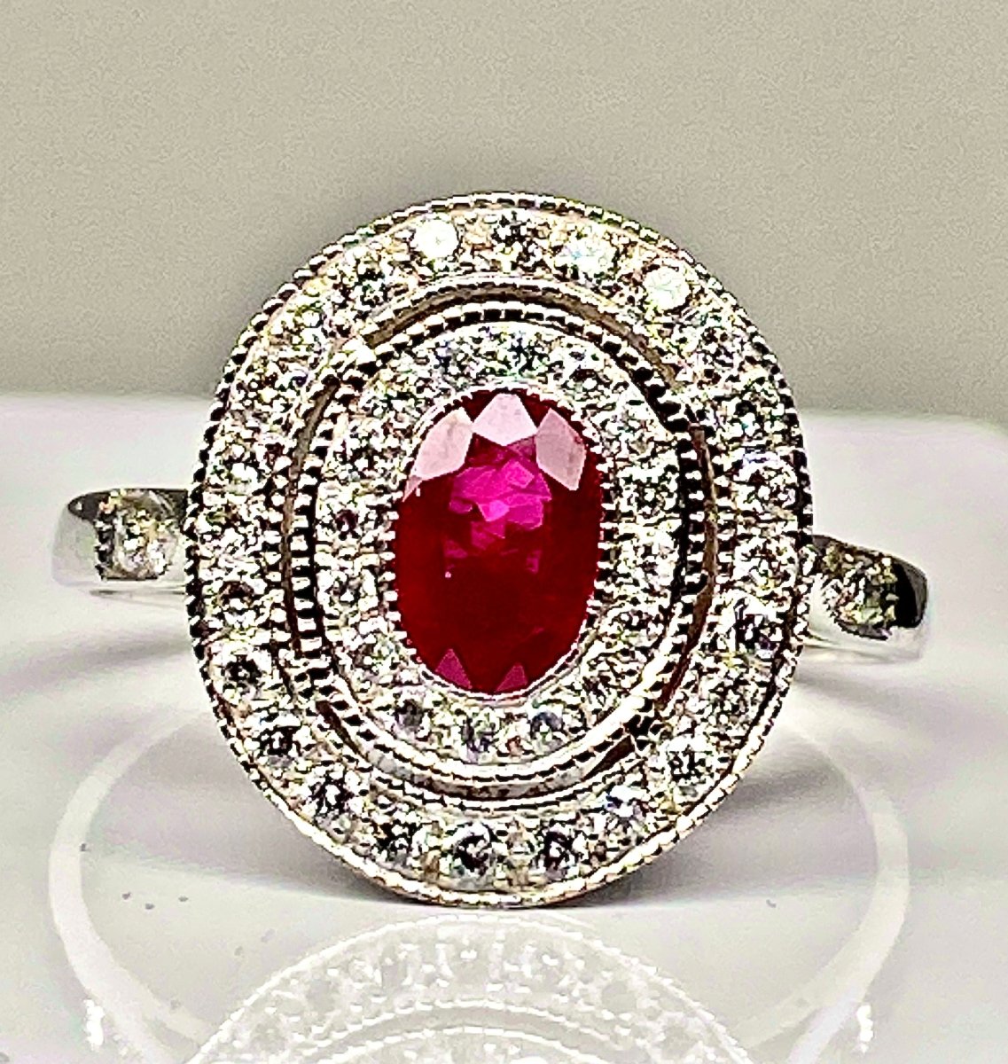Bague marguerite en or 18 carats en rubis et diamants - Castafiore