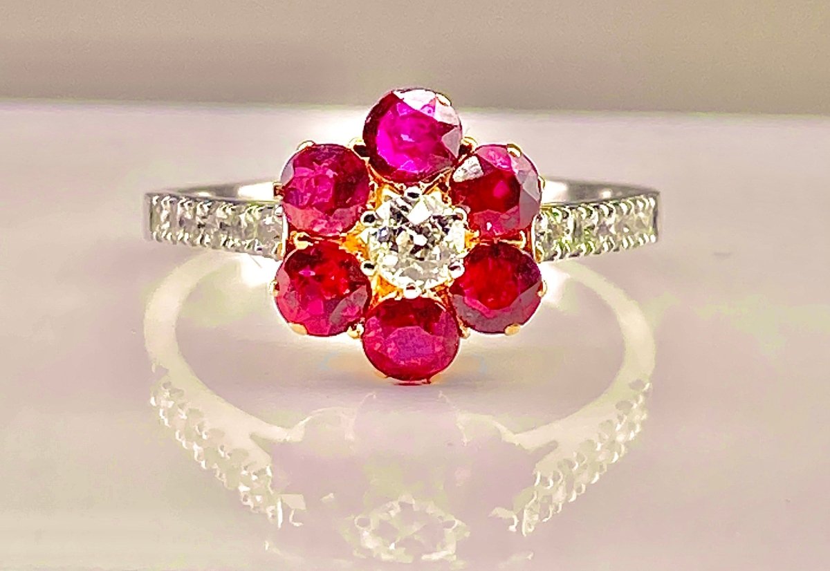 Bague marguerite en or 18 carats en rubis et diamants - Castafiore