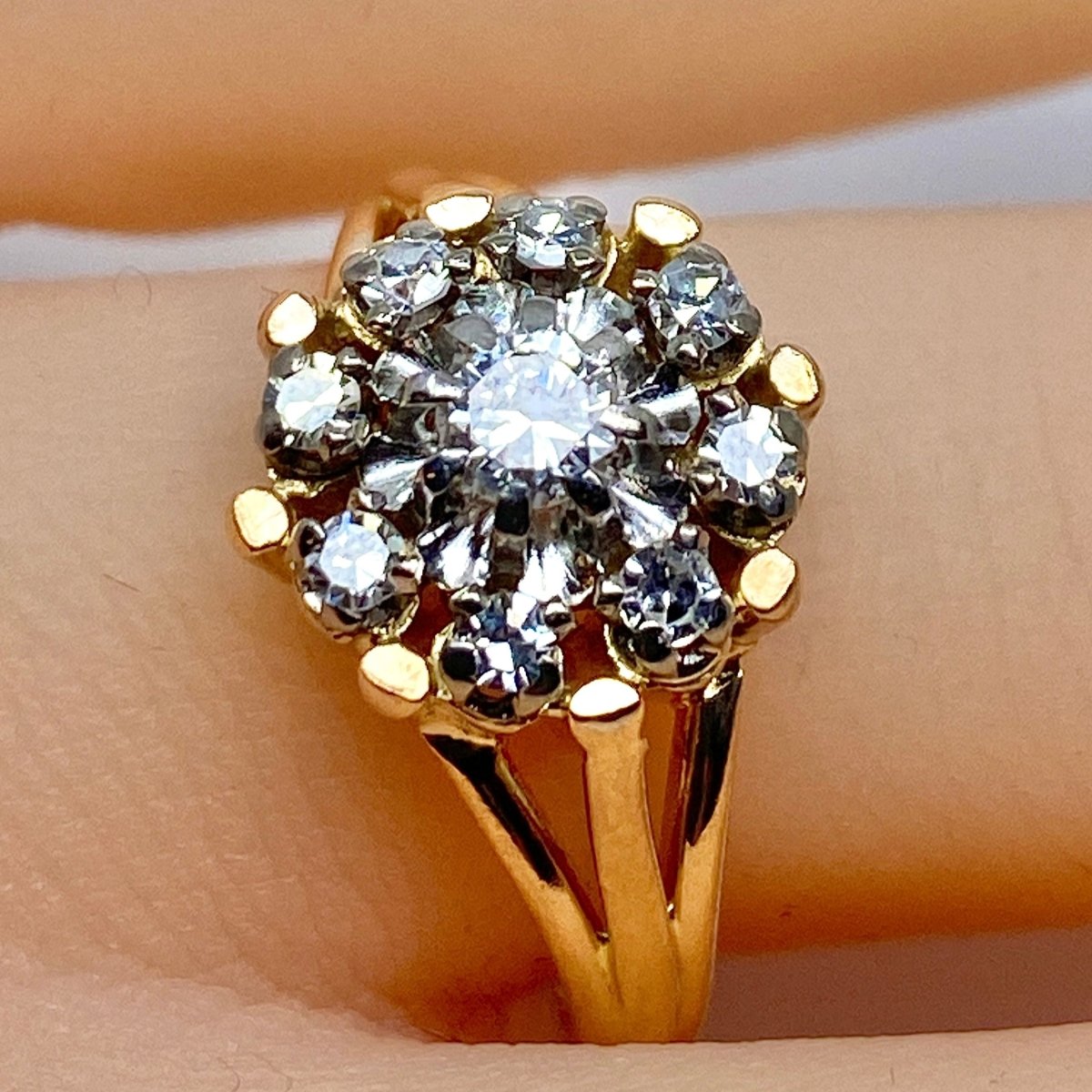 Bague marguerite en or 18 carats et diamants - Castafiore