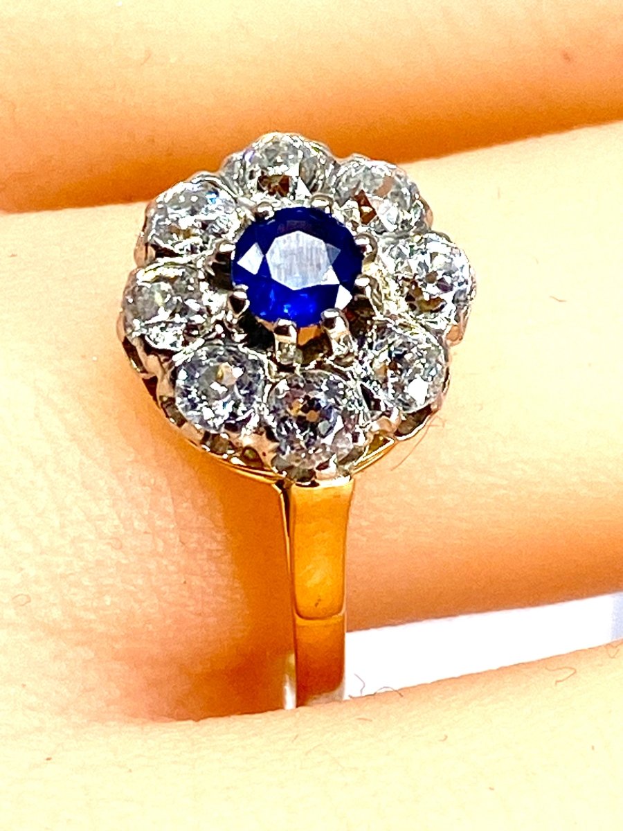 Bague marguerite en or 18 carats, saphir et diamants - Castafiore