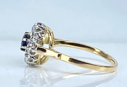 Bague marguerite en or 18 carats, saphir et diamants - Castafiore