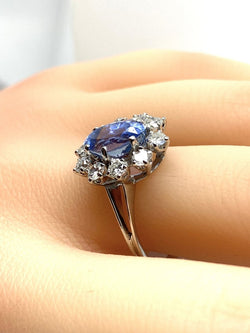 Bague marguerite en or blanc 18 carats, saphir et 10 diamants - Castafiore