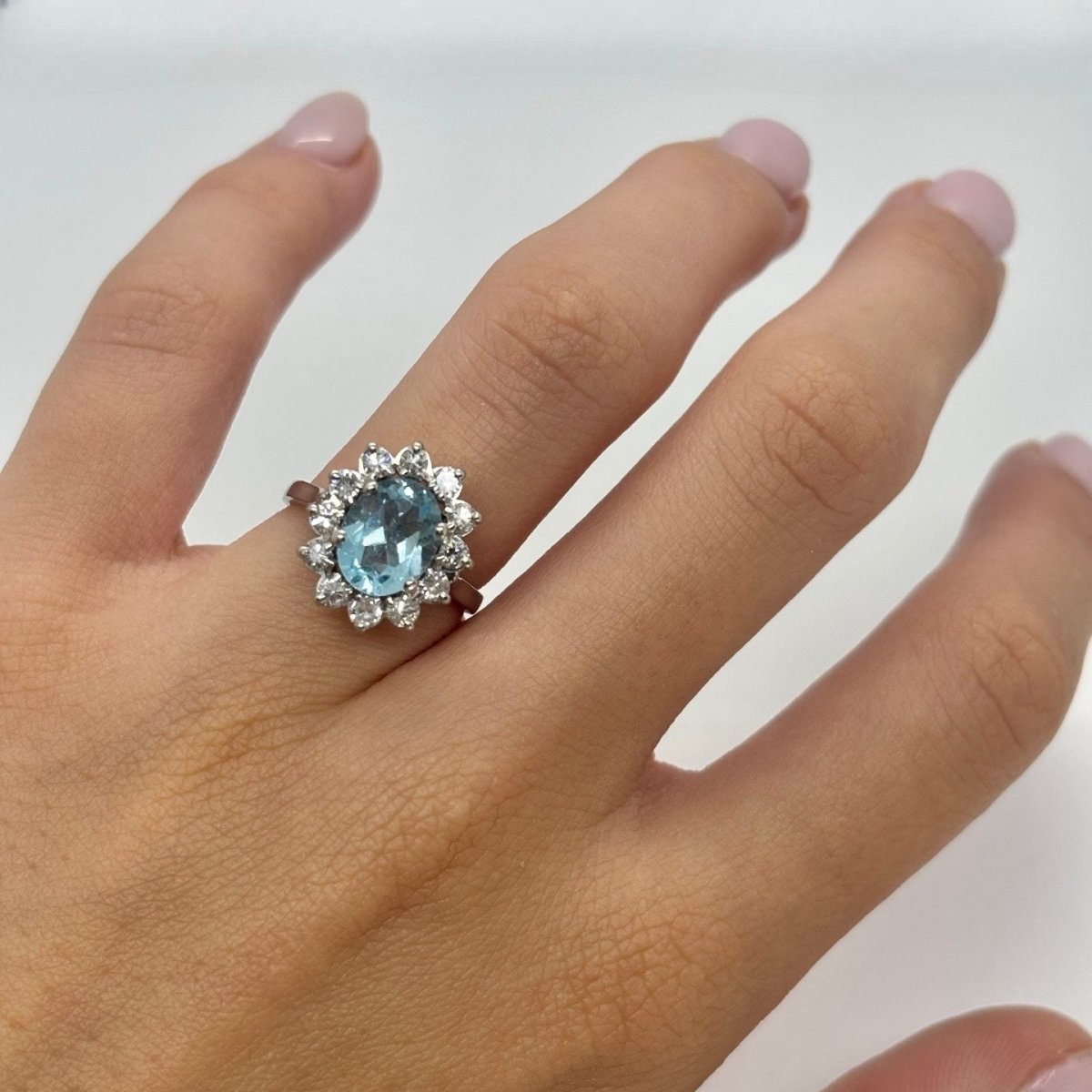Bague Marguerite en or blanc, aigue-marine, et diamants - Castafiore