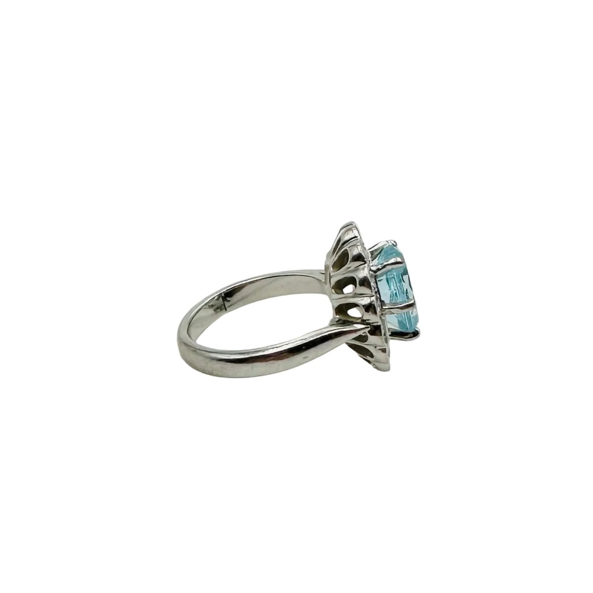 Bague Marguerite en or blanc, aigue - marine et diamants - Castafiore