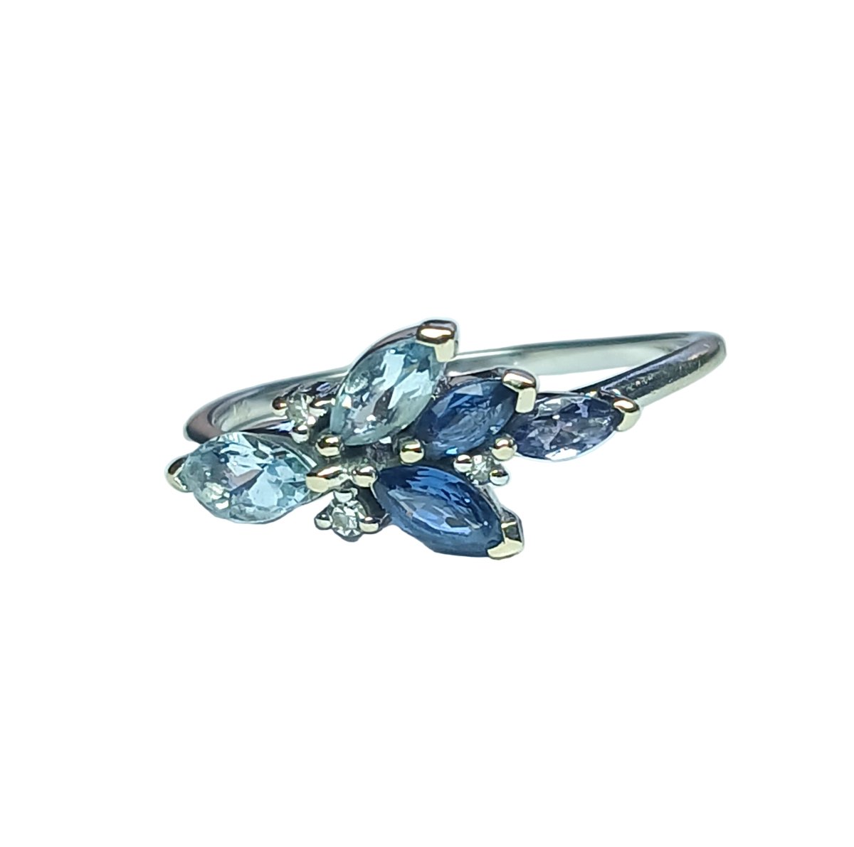 Bague Marguerite en or blanc, aigues - marines, et saphirs - Castafiore