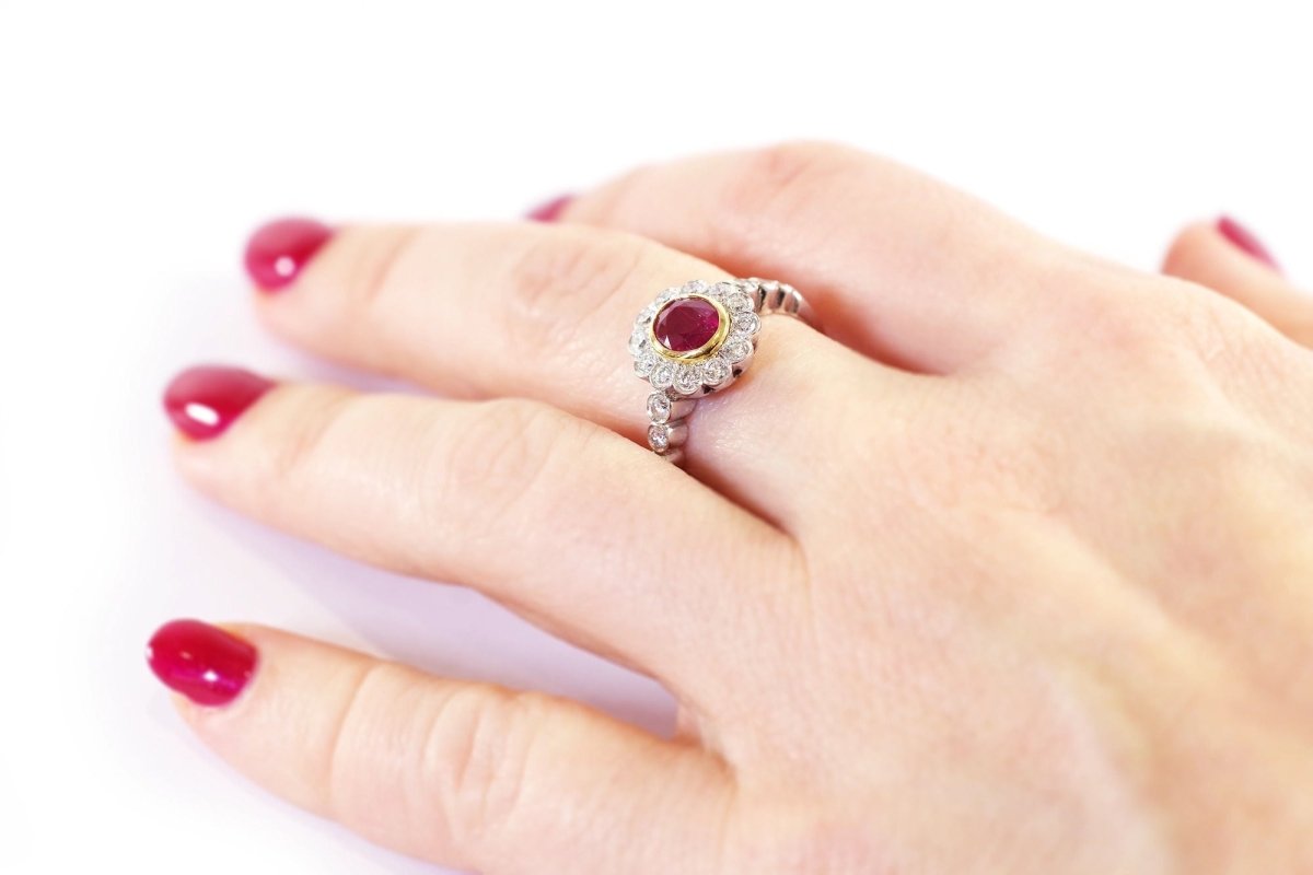 Bague Marguerite en or blanc, diamants et rubis - Castafiore