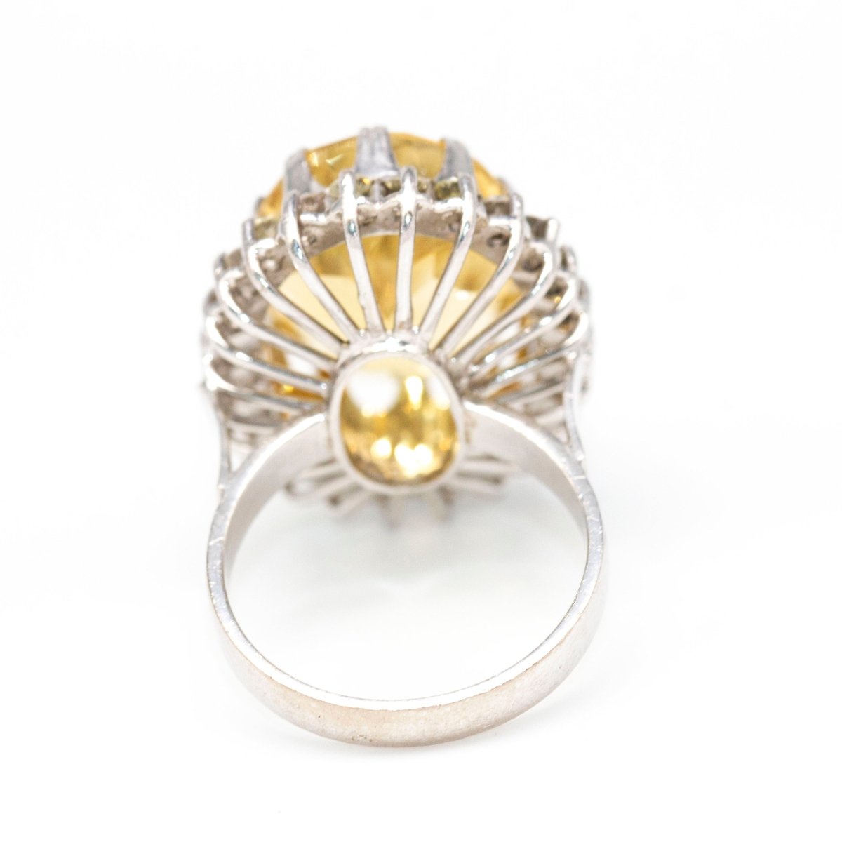 Bague Marguerite en or blanc, diamants et topaze - Castafiore