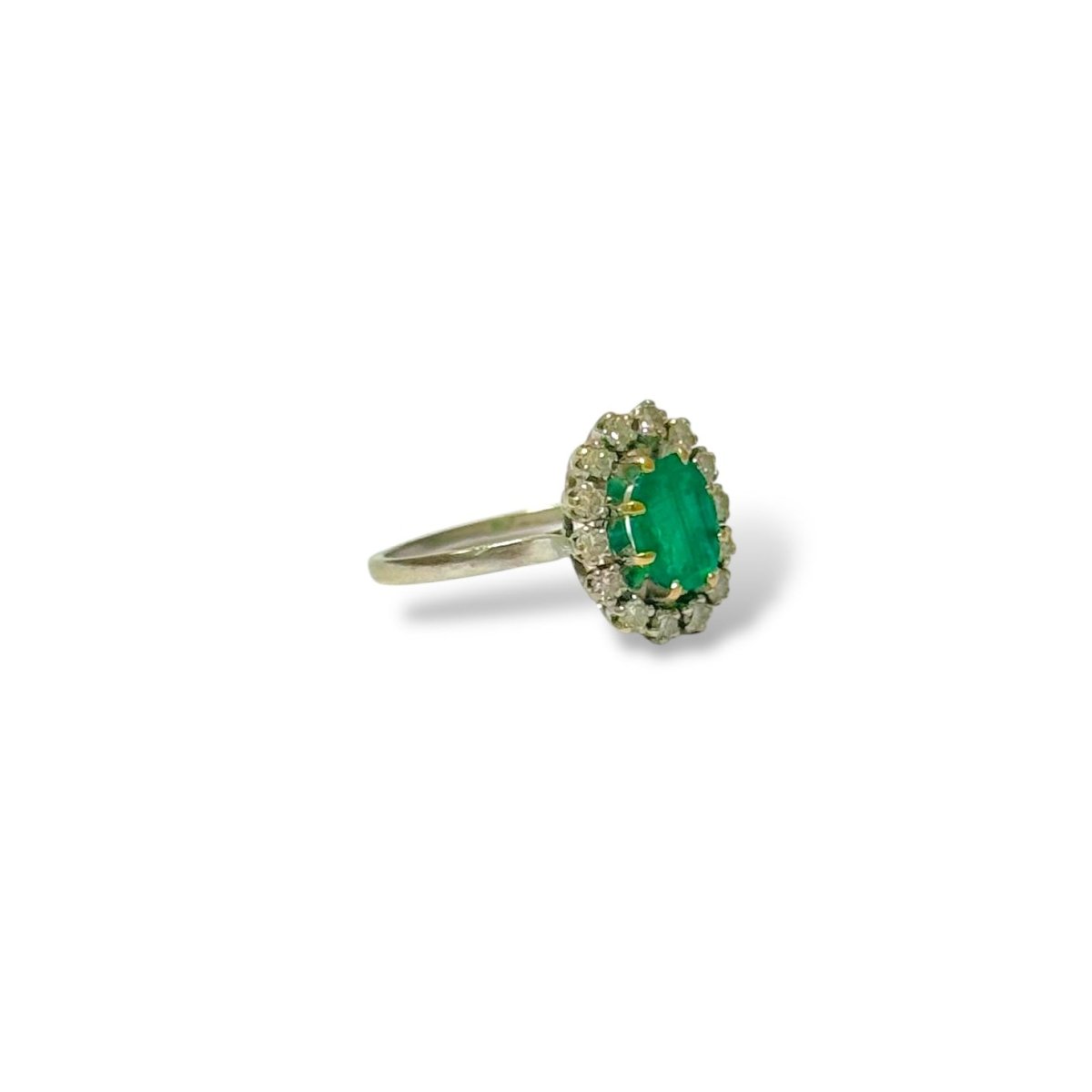 Bague marguerite en or blanc, émeraude et diamants - Castafiore