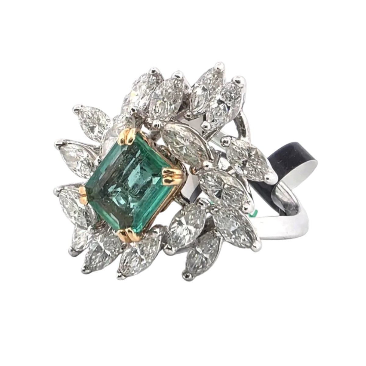 Bague Marguerite en or blanc, émeraude et diamants - Castafiore