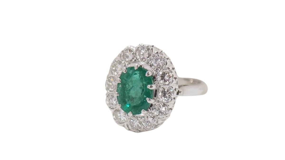 Bague Marguerite en or blanc, émeraude et diamants - Castafiore