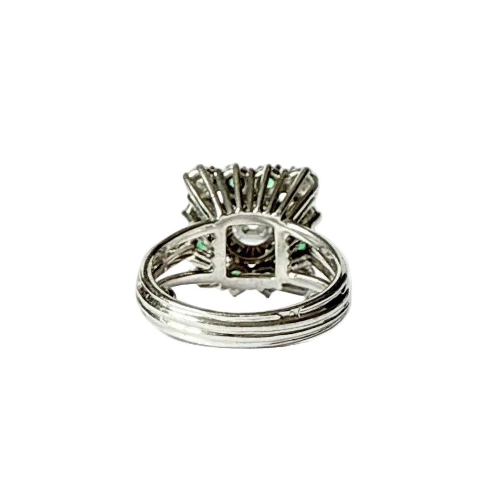 Bague Marguerite en or blanc, émeraudes et diamants - Castafiore