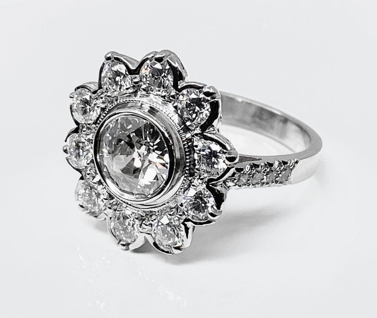 Bague marguerite en or blanc et diamant - Castafiore