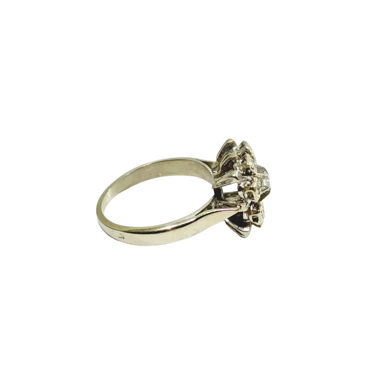 Bague Marguerite en or blanc et diamants - Castafiore