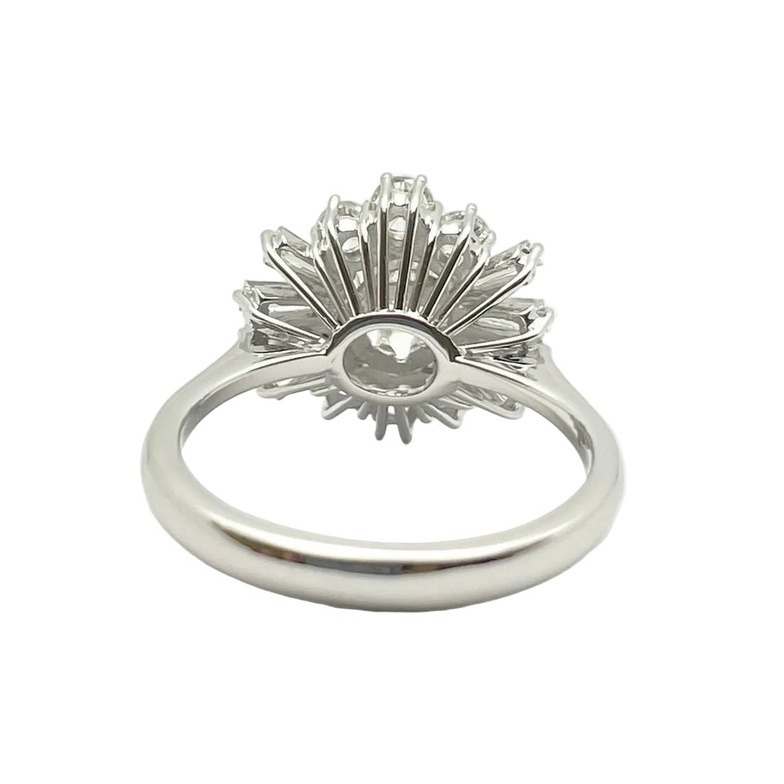 Bague Marguerite en or blanc et diamants - Castafiore