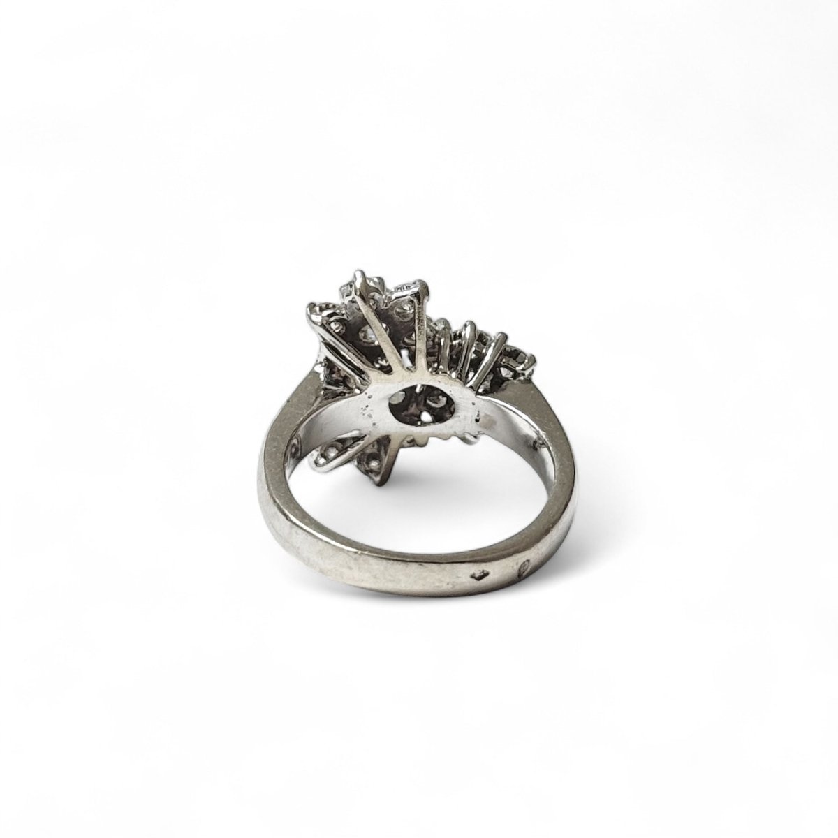 Bague Marguerite en or blanc et diamants - Castafiore