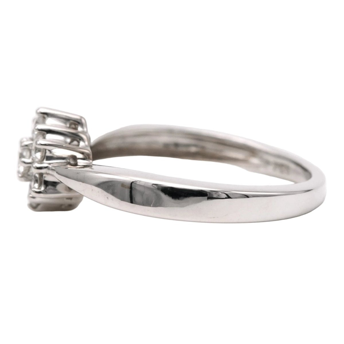 Bague Marguerite en or blanc et diamants - Castafiore