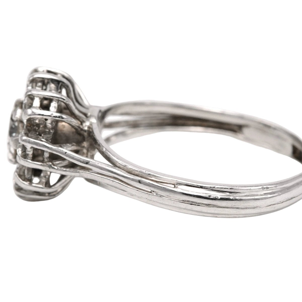 Bague Marguerite en or blanc et diamants - Castafiore
