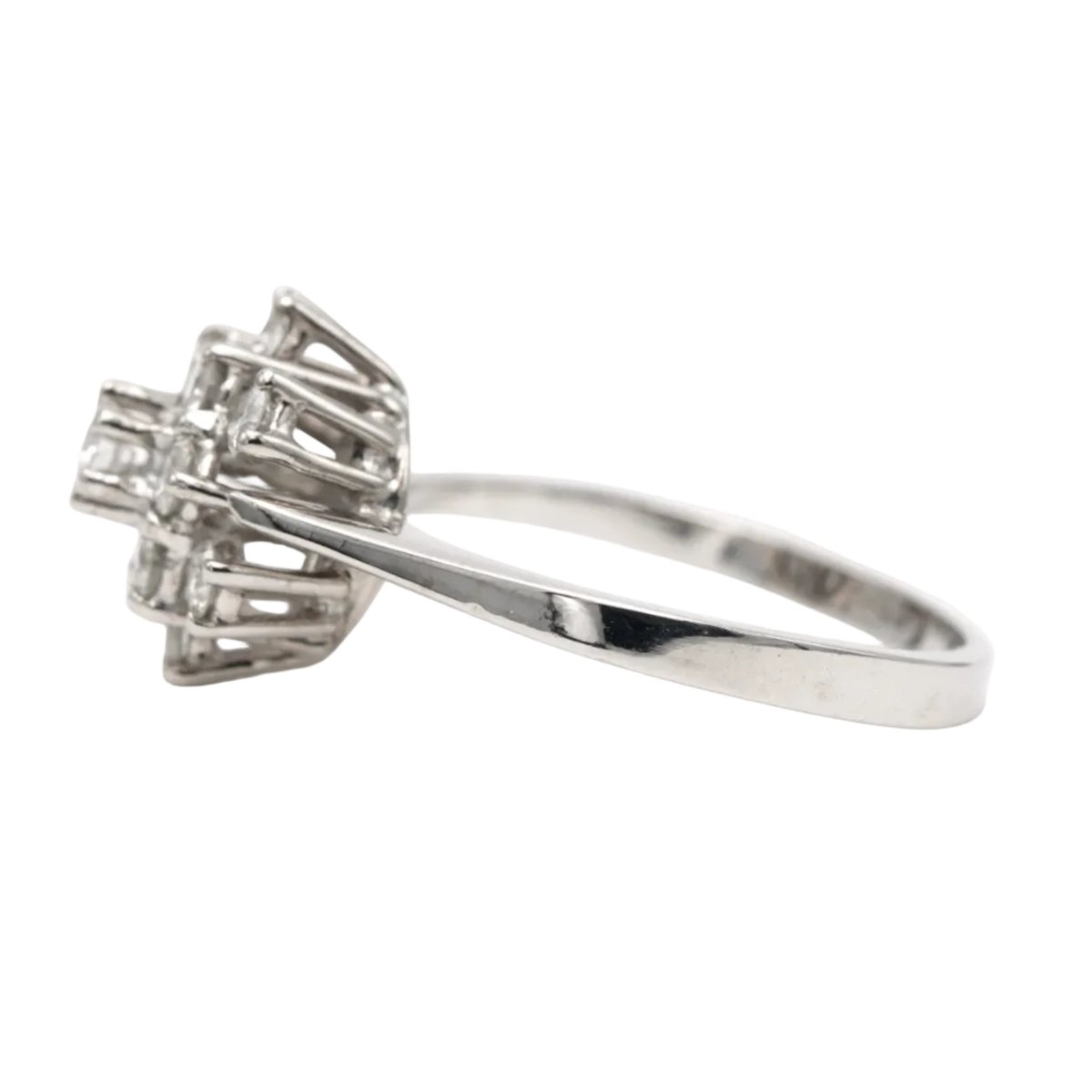 Bague Marguerite en or blanc et diamants - Castafiore