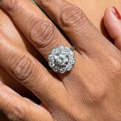 Bague marguerite en or blanc et diamants - Castafiore