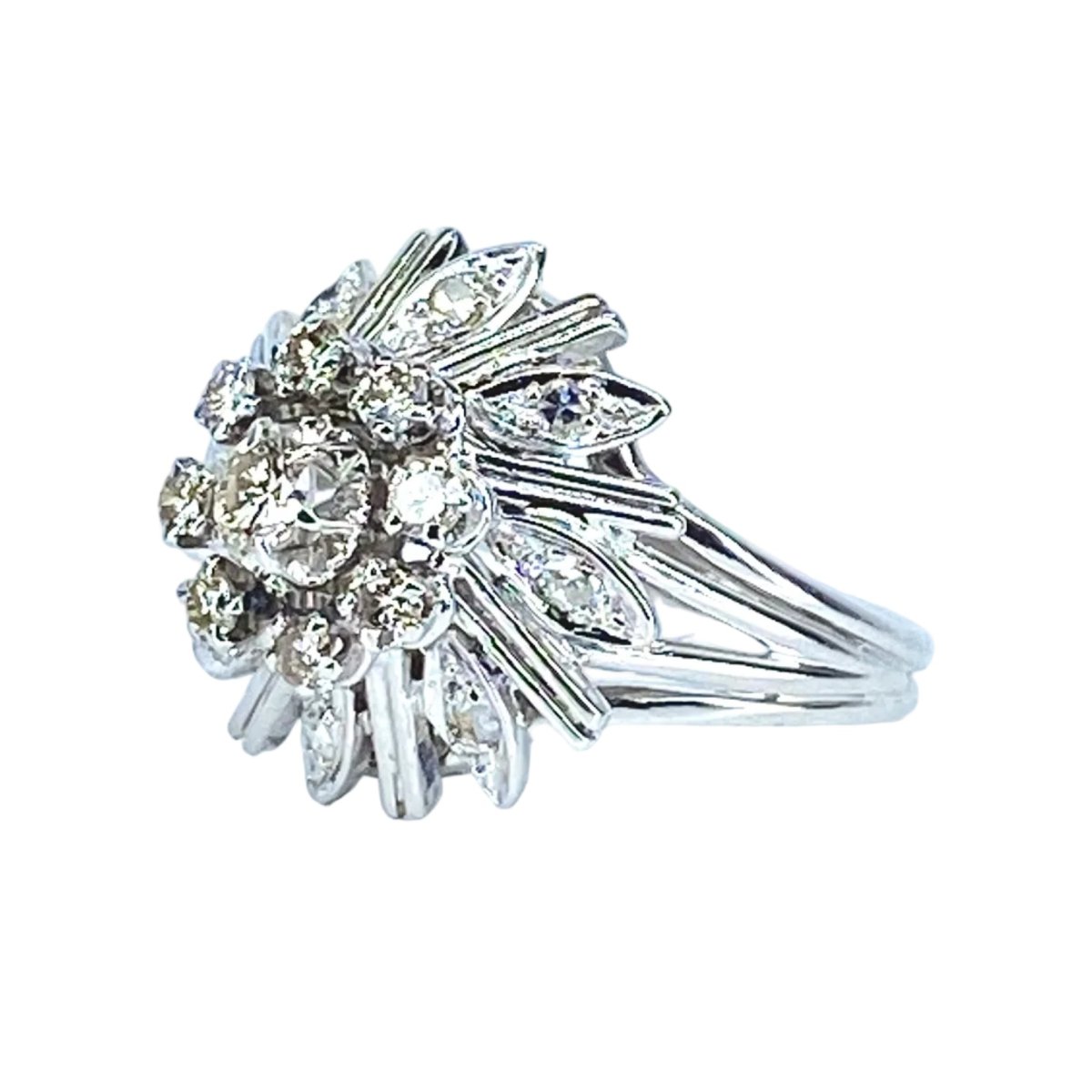 Bague Marguerite en or blanc et diamants - Castafiore