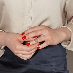 Bague Marguerite en or blanc et diamants - Castafiore