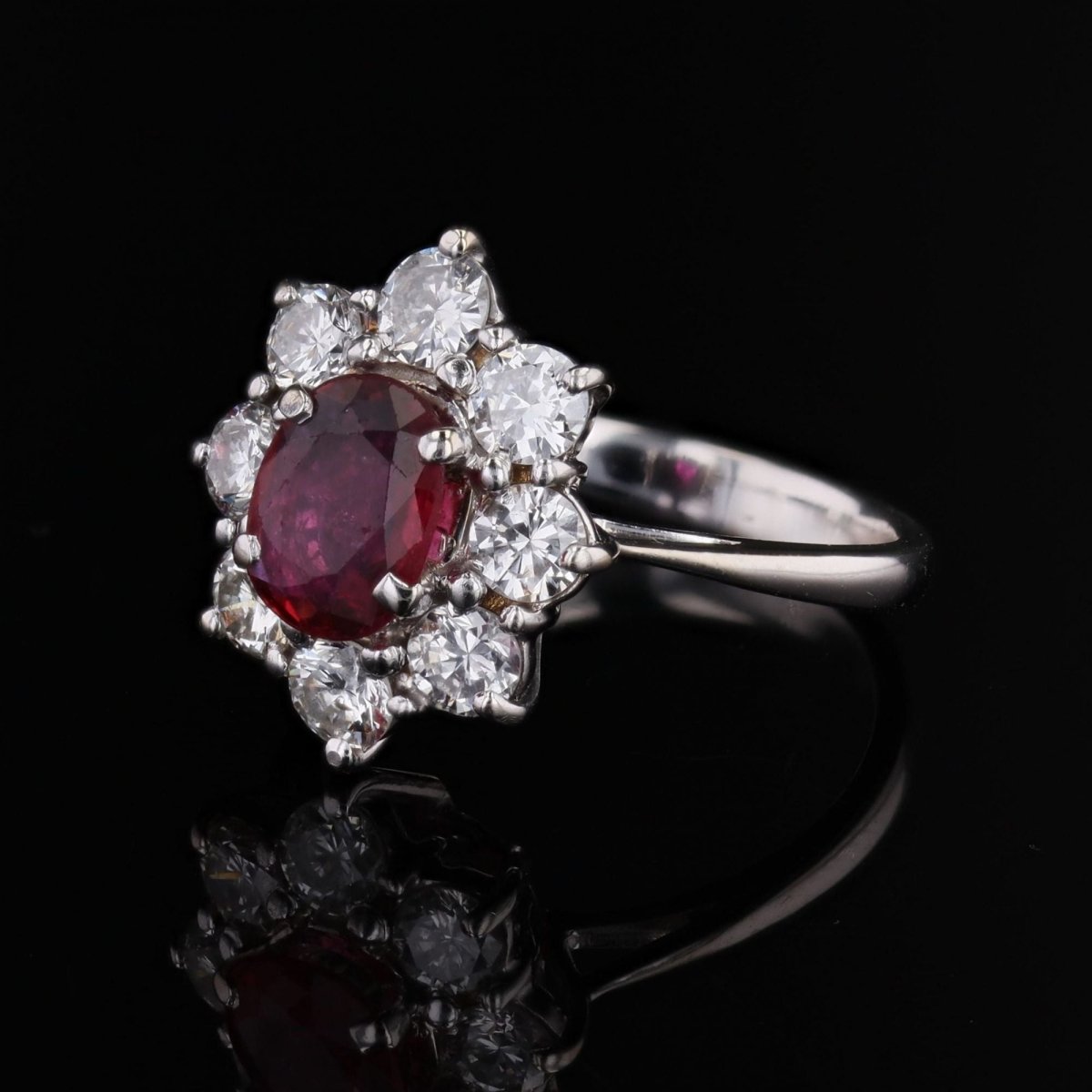 Bague marguerite en or blanc et rubis - Castafiore