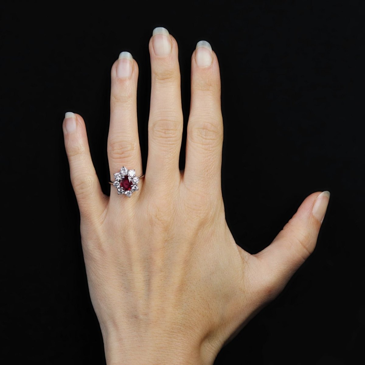 Bague marguerite en or blanc et rubis - Castafiore