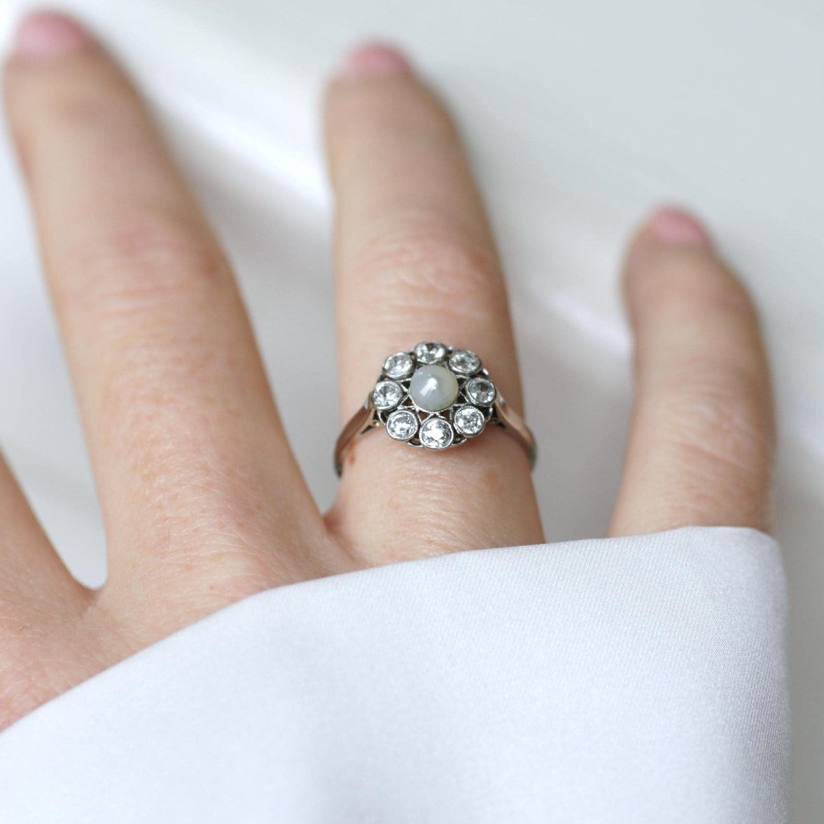 Bague Marguerite en or blanc, perle, et diamants - Castafiore