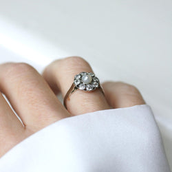 Bague Marguerite en or blanc, perle, et diamants - Castafiore
