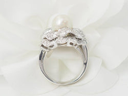 Bague Marguerite en or blanc, perle et diamants - Castafiore