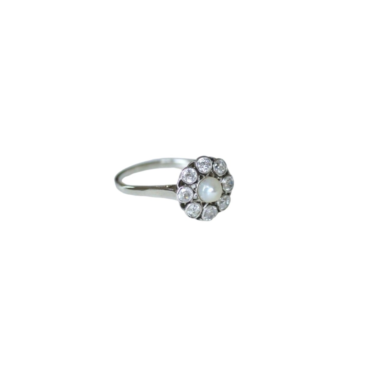 Bague Marguerite en or blanc, perle, et diamants - Castafiore