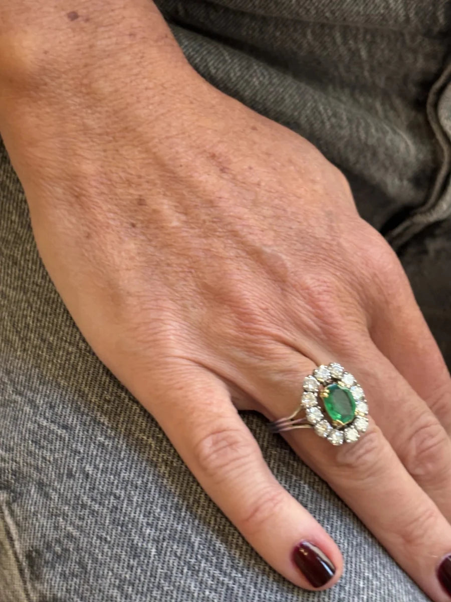 Bague Marguerite en or blanc, platine, émeraude et diamants - Castafiore