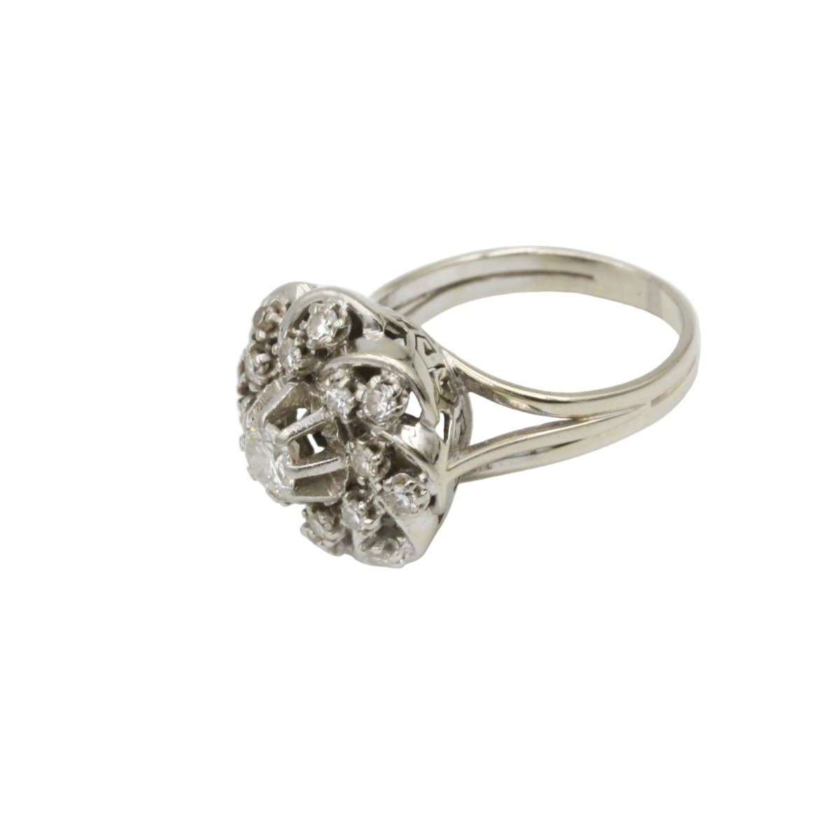 Bague Marguerite en or blanc, platine et diamants - Castafiore