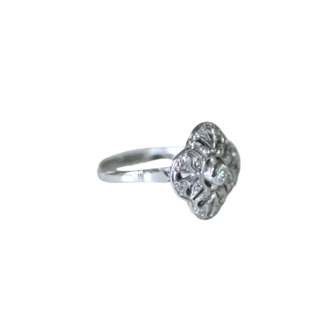 Bague Marguerite en or blanc, platine, et diamants - Castafiore